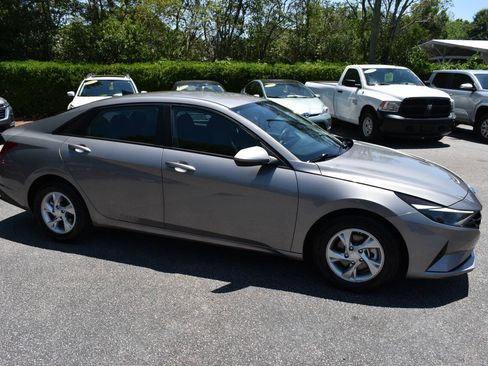 Used 2023 Hyundai Elantra SE FWD image 34