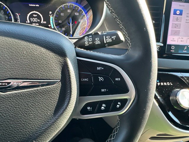 Used 2024 Chrysler Pacifica Touring-L FWD image 24