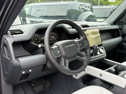 New 2026 Land Rover Defender 130 X-Dynamic SE AWD/4WD image 4