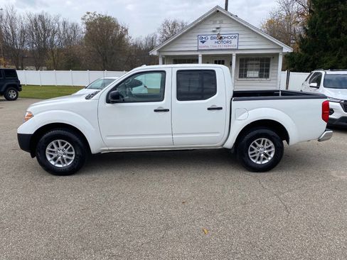 Used 2017 Nissan Frontier SV image 2