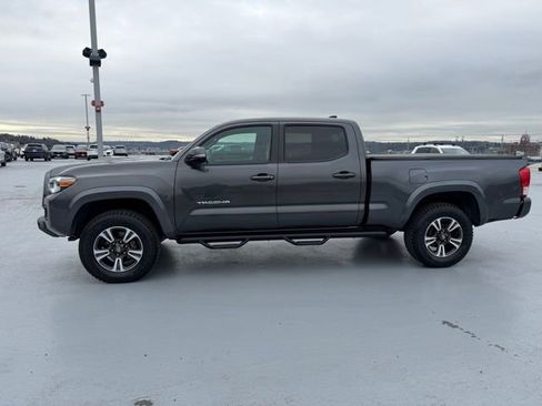 Used 2018 Toyota Tacoma TRD Sport w/ Technology Package image 9