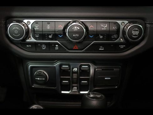 Used 2025 Jeep Wrangler Unlimited Sahara AWD/4WD image 23