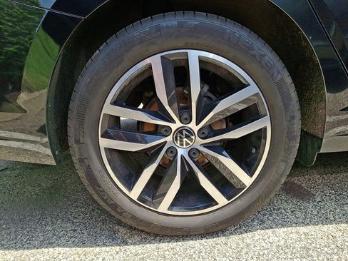 Used 2025 Volkswagen Jetta SE FWD image 4