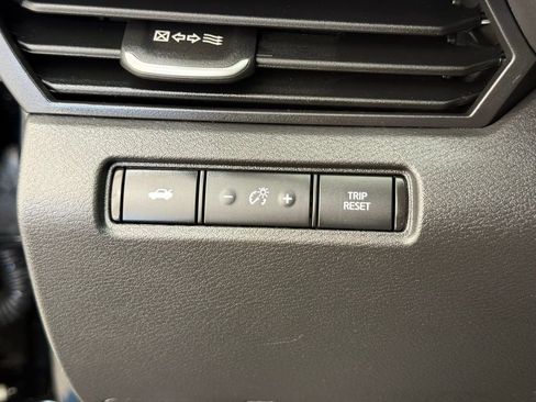 Used 2025 Nissan Altima 2.5 SV FWD image 31