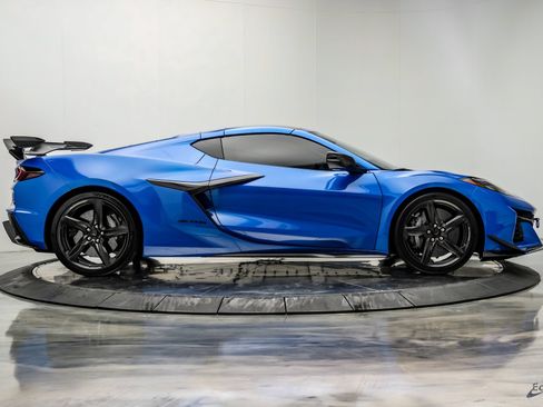 Used 2024 Chevrolet Corvette Z06 w/ Z07 Performance Package RWD image 30