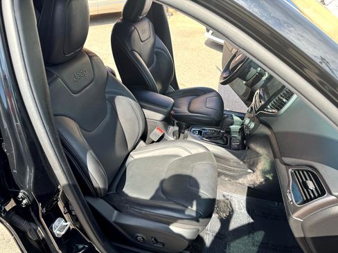 Used 2020 Jeep Cherokee Limited image 18