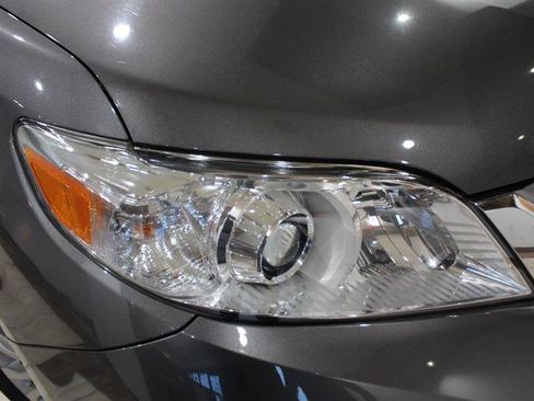 Used 2017 Toyota Sienna XLE w/ XLE Navigation Package FWD image 10