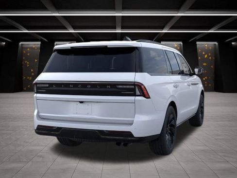 New 2026 Lincoln Navigator Reserve w/ Jet Appearance Package image 8