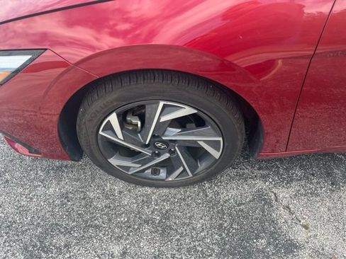 Used 2025 Hyundai Elantra SEL FWD image 13