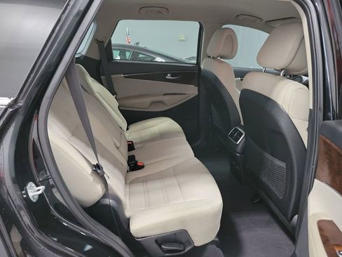 Used 2016 Kia Sorento LX image 16