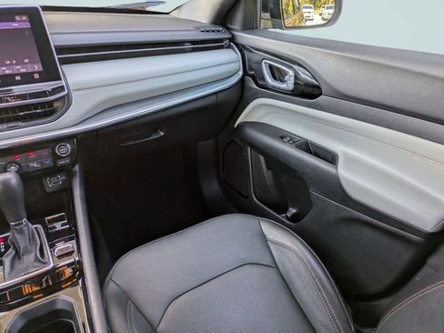 Used 2023 Jeep Compass Limited image 19