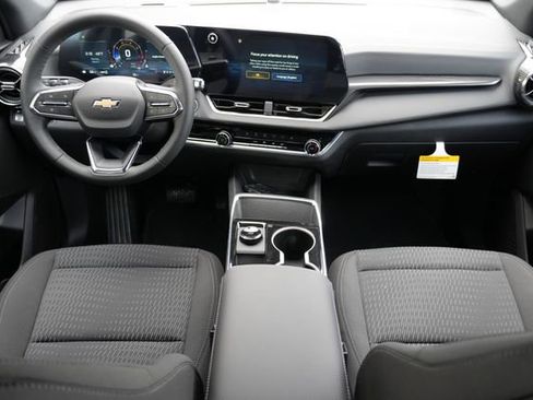 New 2026 Chevrolet Equinox LT image 2