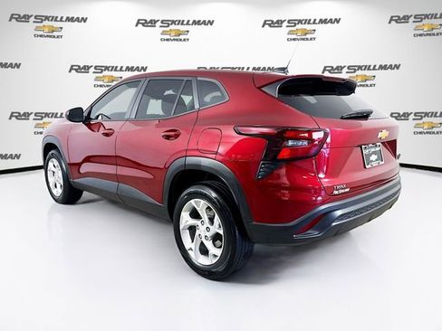 Used 2024 Chevrolet Trax LS w/ LS Convenience Package FWD image 5