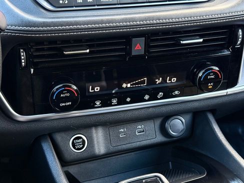 Used 2021 Nissan Rogue SV image 23