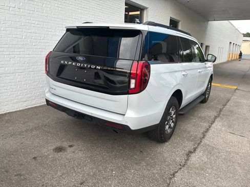 Used 2025 Ford Expedition Active RWD image 19