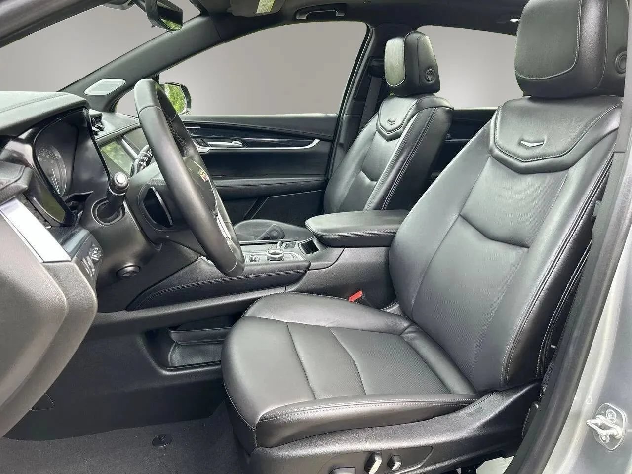 Used 2024 Cadillac XT5 Premium Luxury w/ Technology Package AWD/4WD image 10