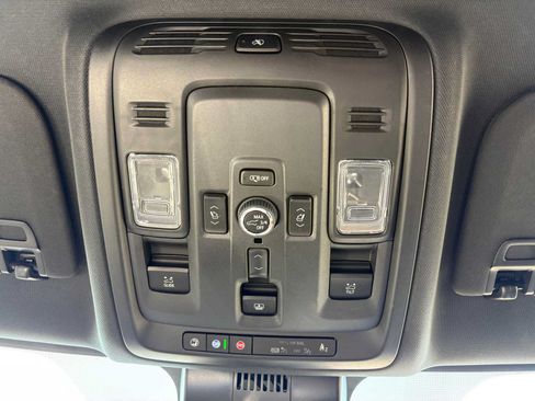 Used 2025 Chevrolet Suburban High Country AWD/4WD image 25