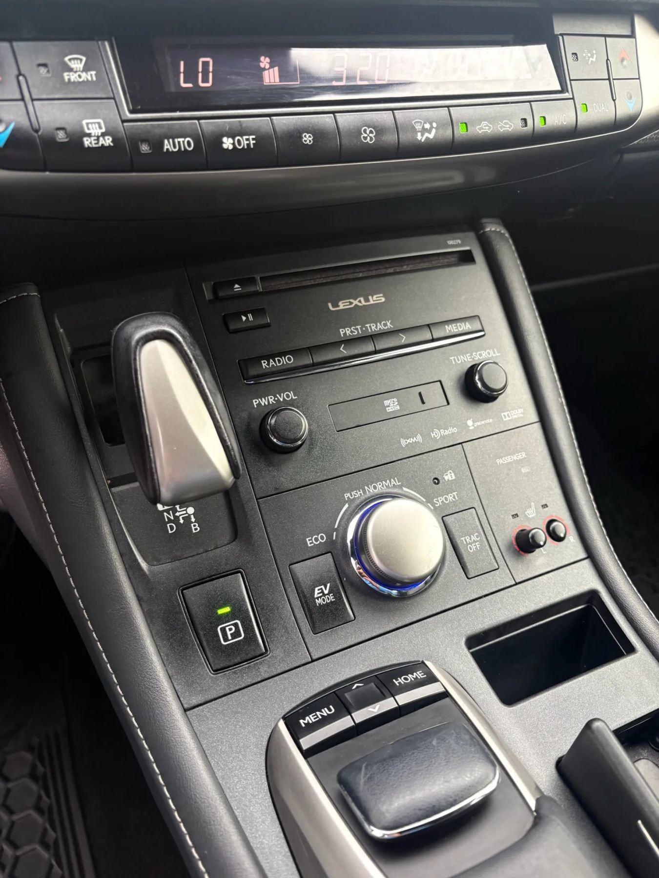 Used 2014 Lexus CT 200h w/ F Sport w/Nuluxe Interior FWD image 17