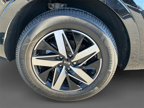 Used 2021 Kia Sorento S image 10