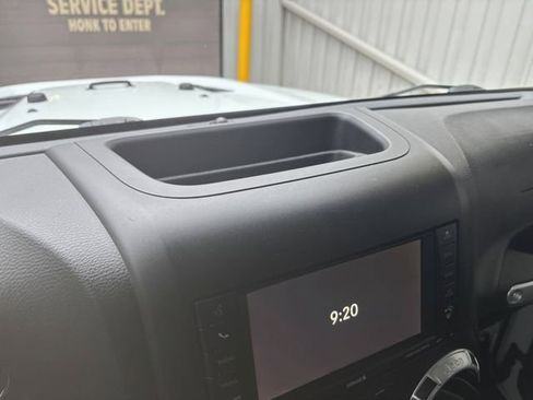 Used 2016 Jeep Wrangler Unlimited Rubicon image 26