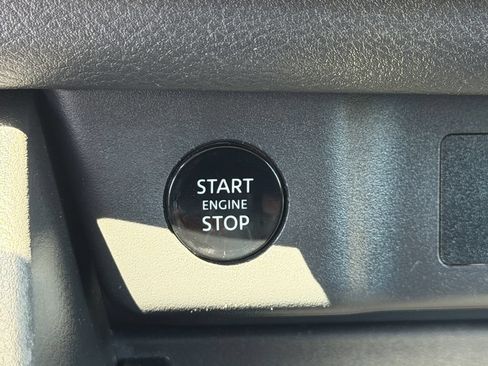 Used 2024 Nissan Rogue SV FWD image 16