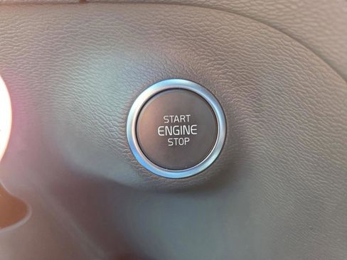 Used 2025 Volvo XC40 B5 Plus AWD/4WD image 47
