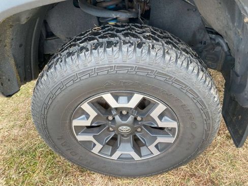 Used 2020 Toyota Tacoma TRD Off-Road w/ Technology Package image 28