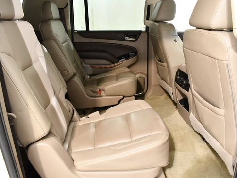 Used 2018 Chevrolet Suburban Premier AWD/4WD image 19
