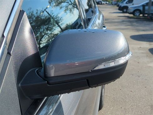 Used 2022 Ford Edge Titanium image 13