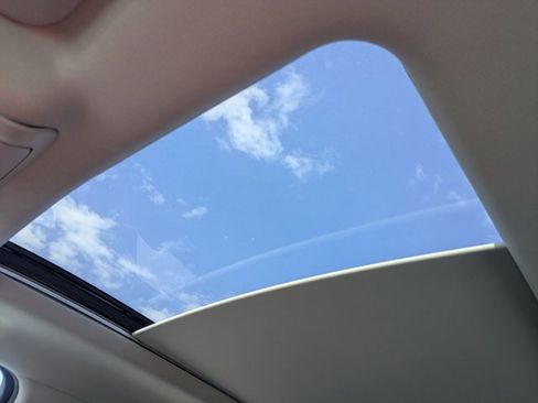 Used 2018 Chevrolet Equinox Premier image 16