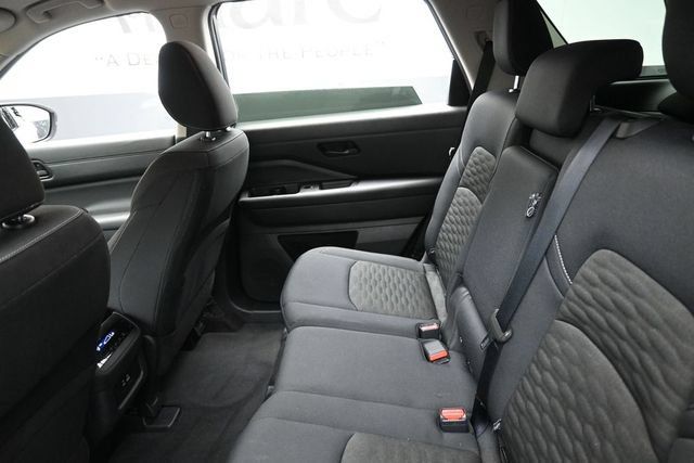 Used 2025 Nissan Pathfinder SV FWD image 24