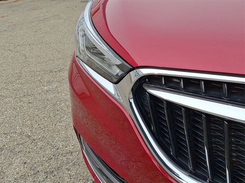 Used 2021 Buick Enclave Premium w/ Sun and Sites Package image 28