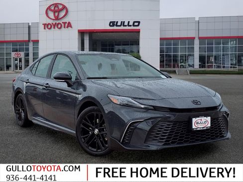 Used 2026 Toyota Camry SE FWD image 1