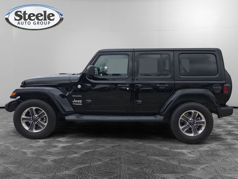 Used 2019 Jeep Wrangler Unlimited Sahara image 2