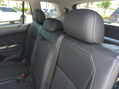 Used 2024 Volkswagen Tiguan SE FWD image 30