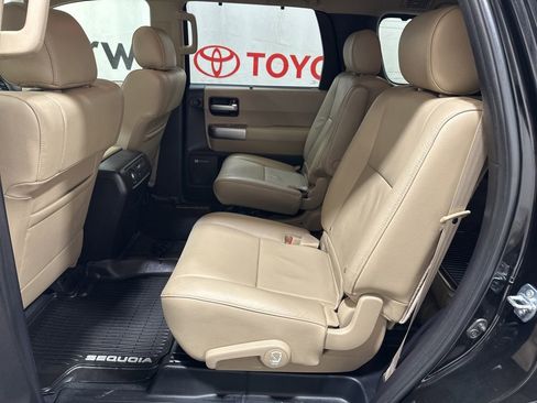 Used 2019 Toyota Sequoia Limited w/ Safety & Convenience Package image 20