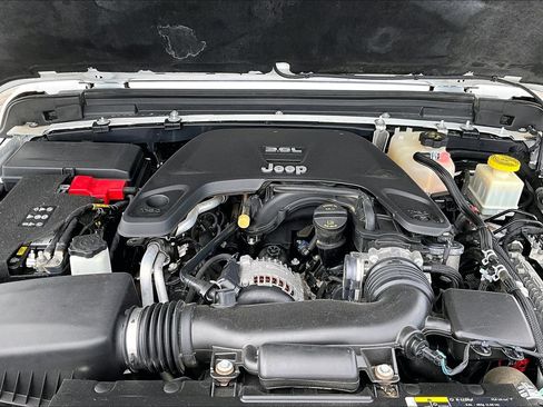 Used 2020 Jeep Gladiator Overland AWD/4WD image 9