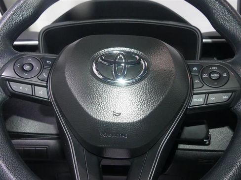 Used 2025 Toyota Corolla LE FWD image 30