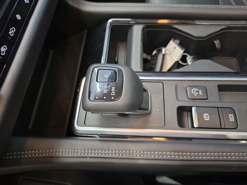 Used 2023 Nissan Pathfinder Platinum FWD image 32