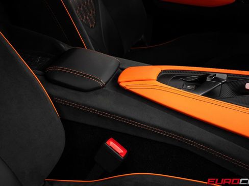 Used 2025 Lamborghini Revuelto image 34