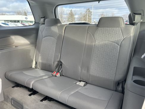 Used 2016 GMC Acadia SLE image 12