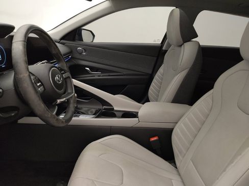 Used 2023 Hyundai Elantra Limited w/ Preferred Accessory Package FWD image 17