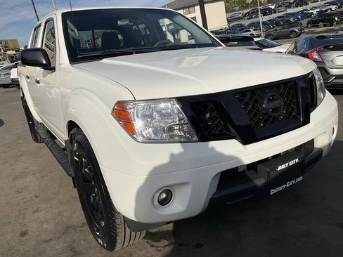 Used 2021 Nissan Frontier SV w/ Midnight Edition Floor Mats image 68