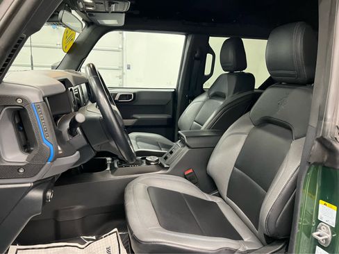 Used 2022 Ford Bronco Black Diamond image 3