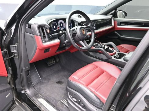 Certified 2024 Porsche Cayenne Coupe AWD/4WD image 4