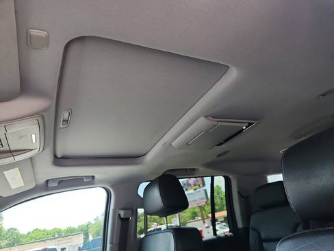 Used 2016 Chevrolet Suburban LT RWD image 15
