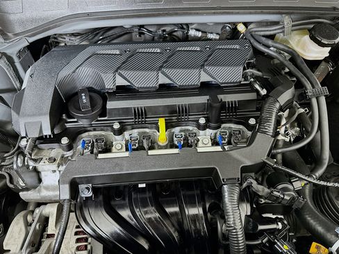 Used 2025 Hyundai Venue SEL image 32