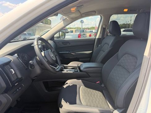 Used 2025 Nissan Pathfinder SV AWD/4WD image 15