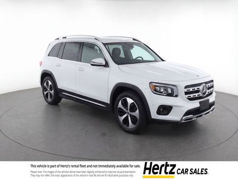 Used 2025 Mercedes-Benz GLB 250 4MATIC image 1