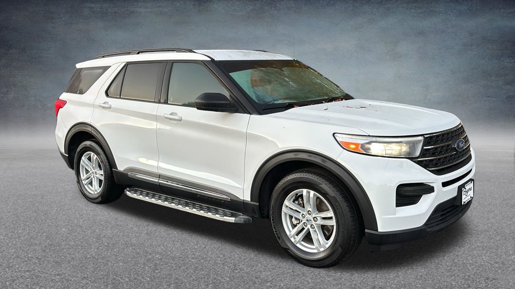 Used 2023 Ford Explorer XLT AWD/4WD image 2